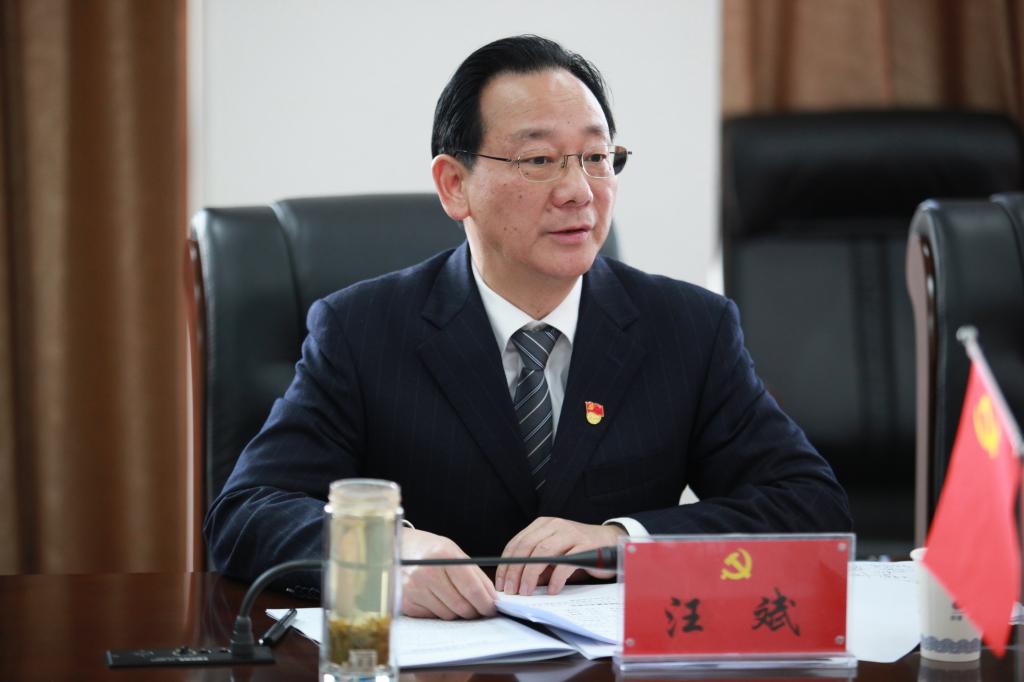 一是要把牢方向,不断提升领导水平;二是要提高站位,加快推进学校发展