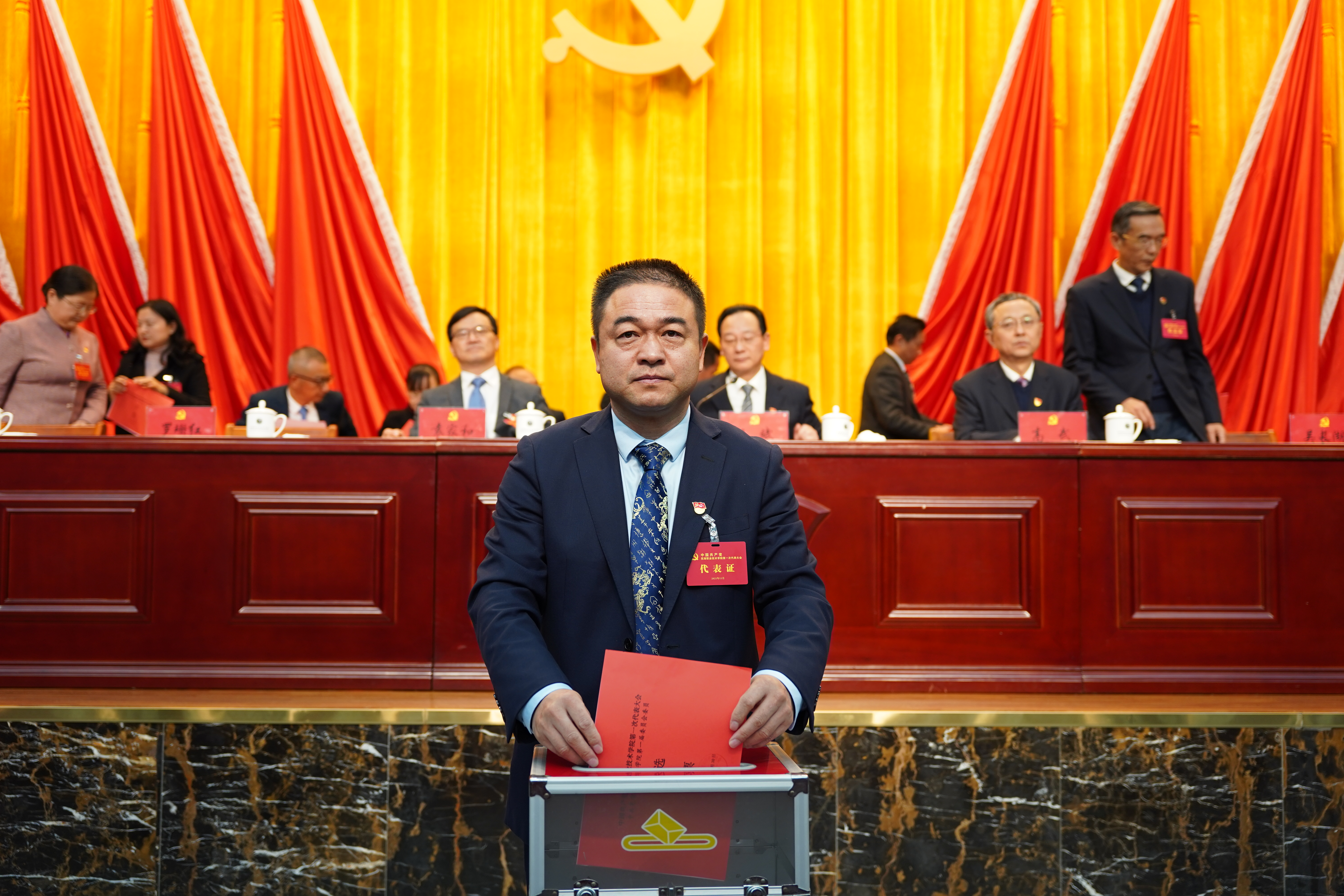 朱志国,刘权,孙晓雷,李冬生,汪斌,罗珊红(女),季慕寅,娄洁(女),袁家和