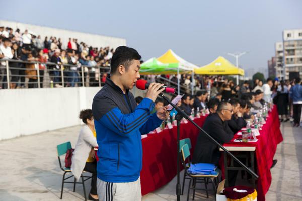孙晓雷主持.jpg 孙晓雷主持.jpg