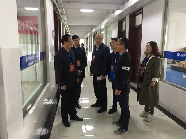 汪书记参观.jpg 汪书记参观.jpg