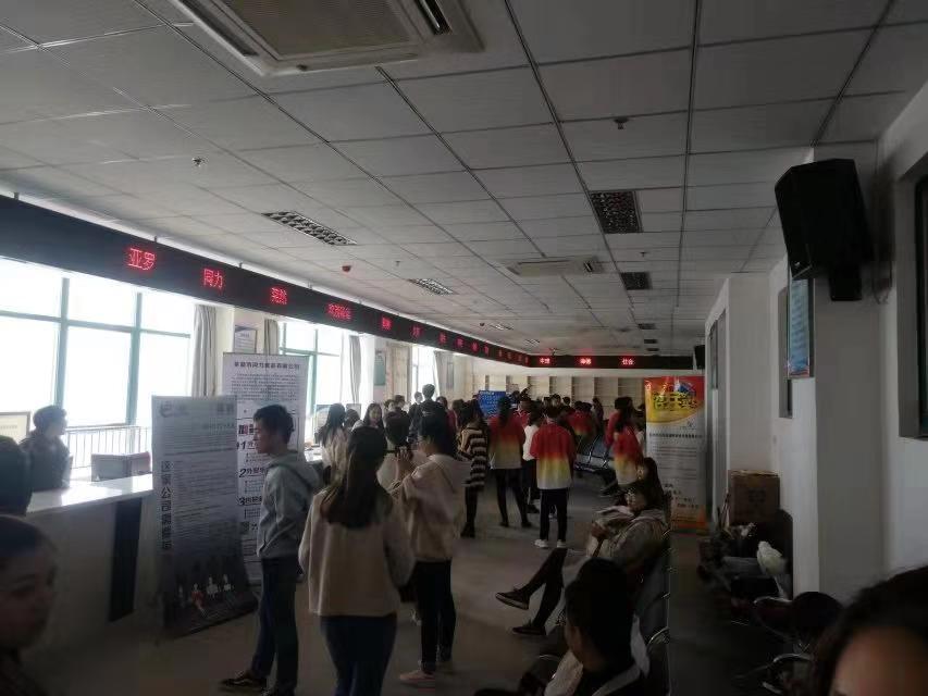 招聘会3.jpg 招聘会3.jpg