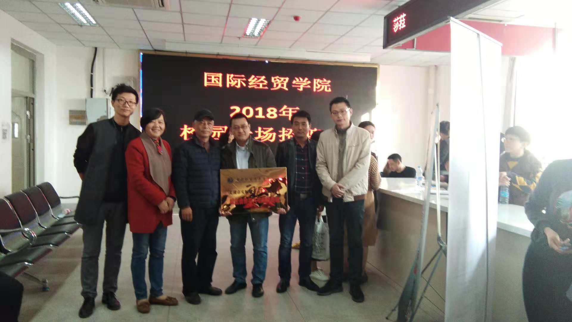 招聘会22.jpg