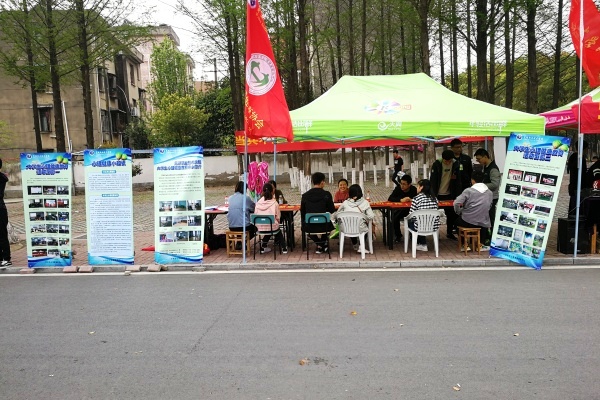 图为北区活动现场老师们为同学们解答有关心理困惑.jpg 图为北区活动现场老师们为同学们解答有关心理困惑.jpg