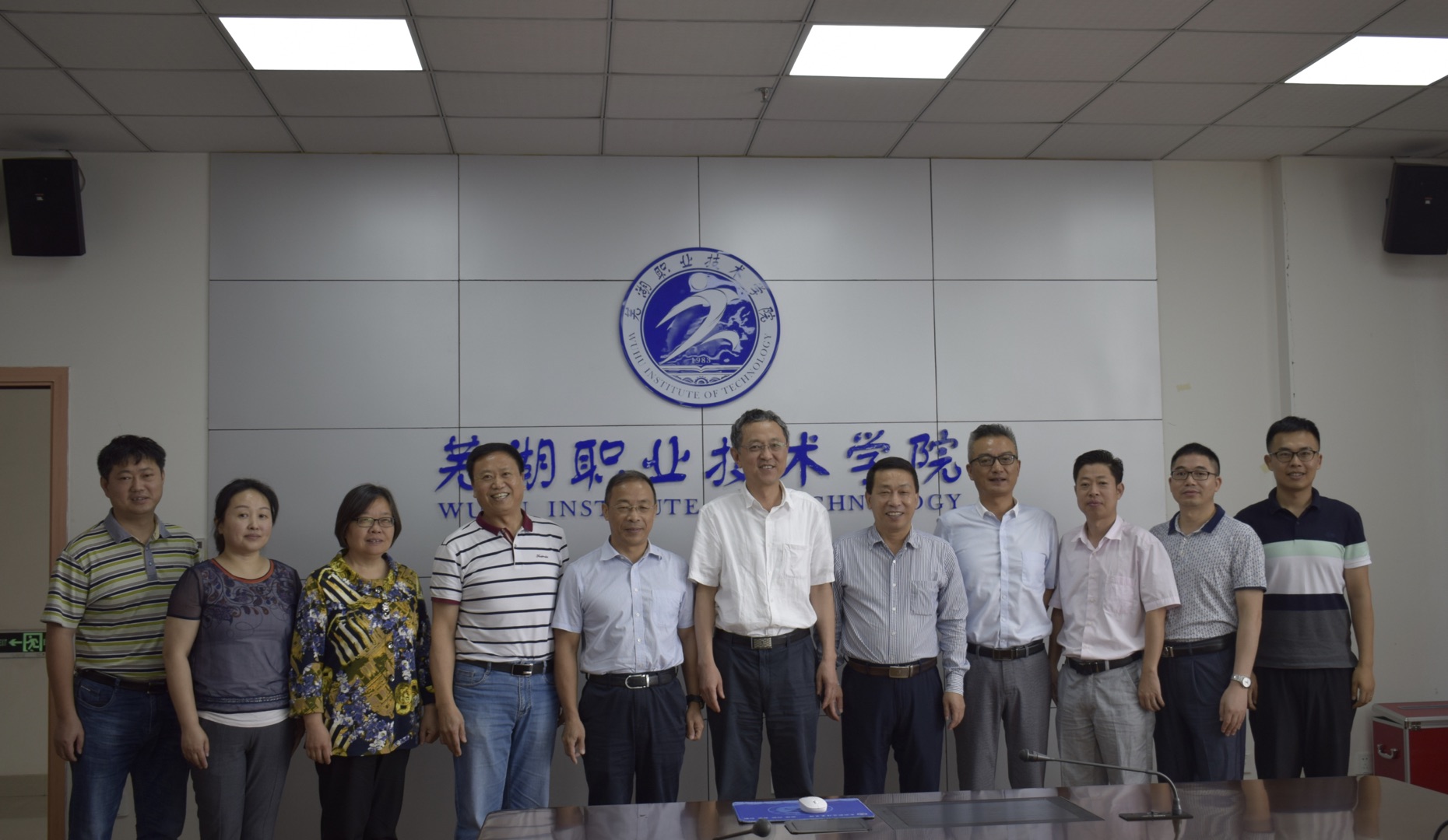 c2ef36c1-7f11-48df-8e49-75d26e033117.jpg c2ef36c1-7f11-48df-8e49-75d26e033117.jpg