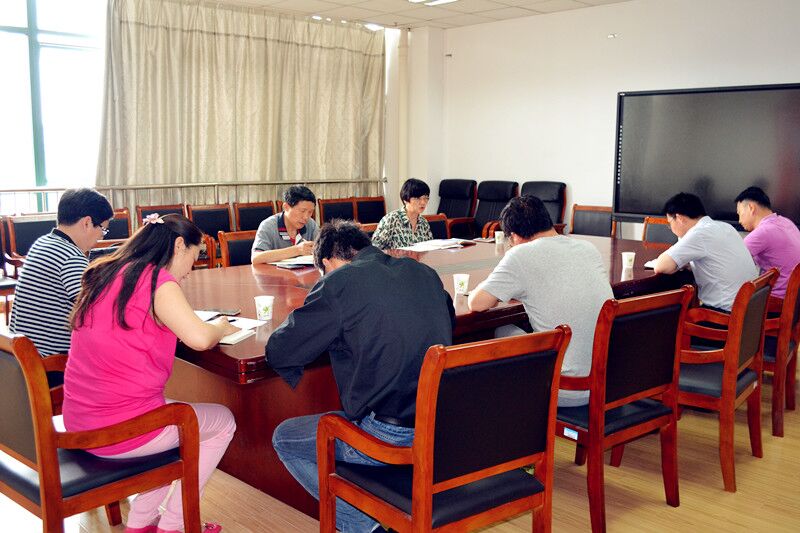 学校科技扶贫工作推进座谈会.jpg 学校科技扶贫工作推进座谈会.jpg