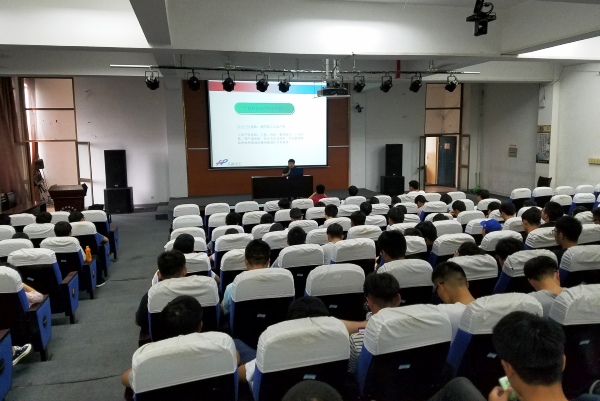 图为北校区讲座现场.jpg 图为北校区讲座现场.jpg