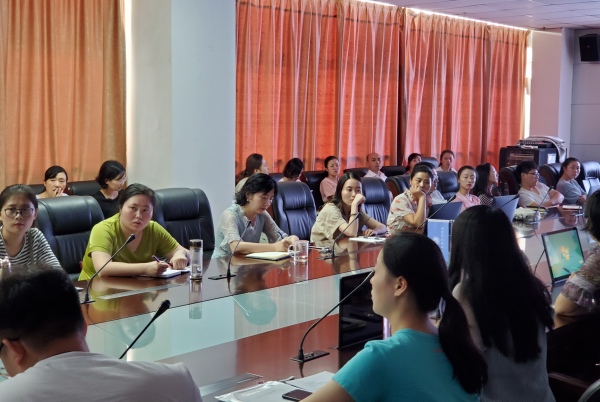 资助工作讲座1.jpg 资助工作讲座1.jpg