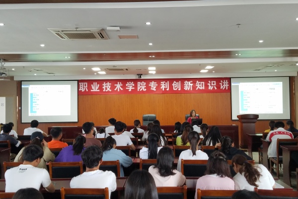 图为南校区讲座现场.jpg 图为南校区讲座现场.jpg