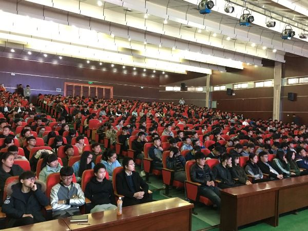 图为听讲座的同学们.png 图为听讲座的同学们.png