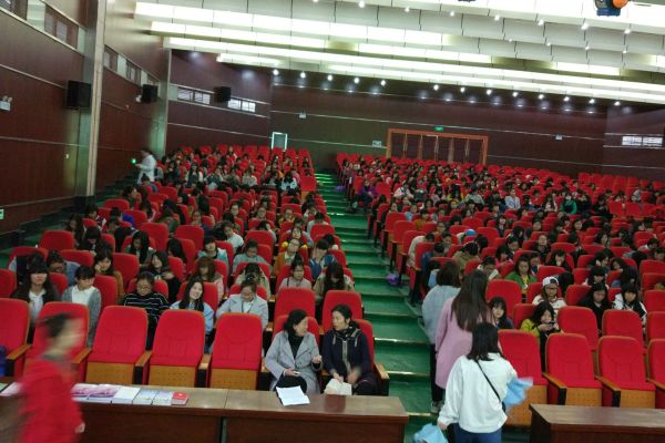 图为与会的同学.jpg 图为与会的同学.jpg