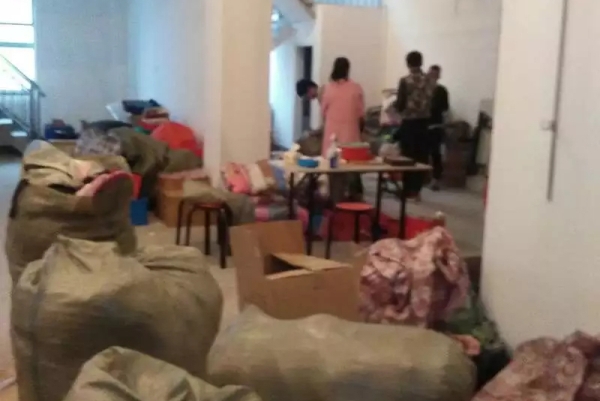 图为活动收到的捐赠衣物.JPG 图为活动收到的捐赠衣物.JPG